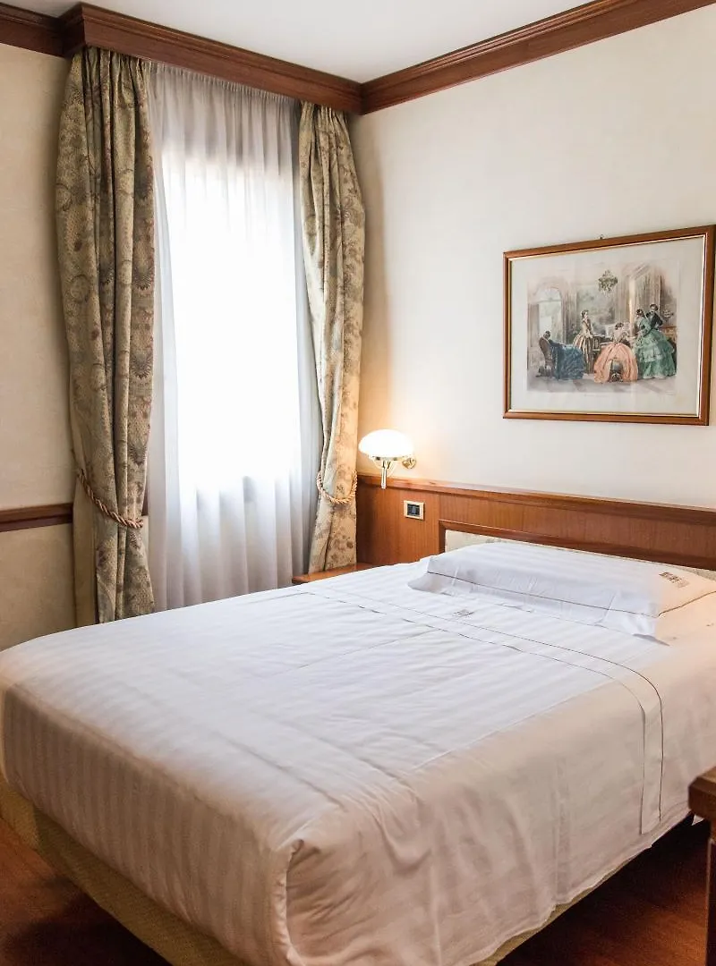 Phi Hotel Dei Medaglioni Correggio