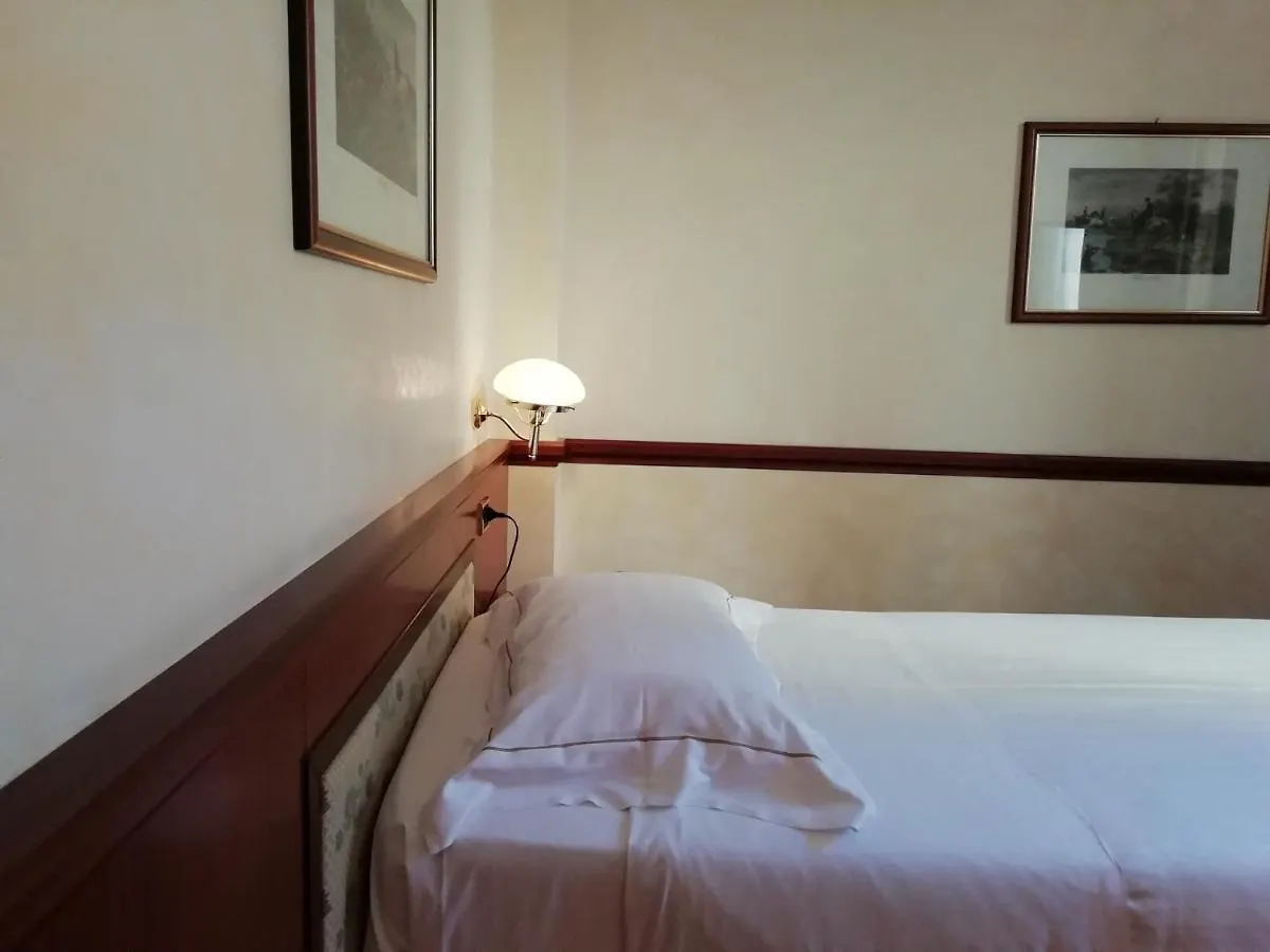 Phi Hotel Dei Medaglioni Correggio