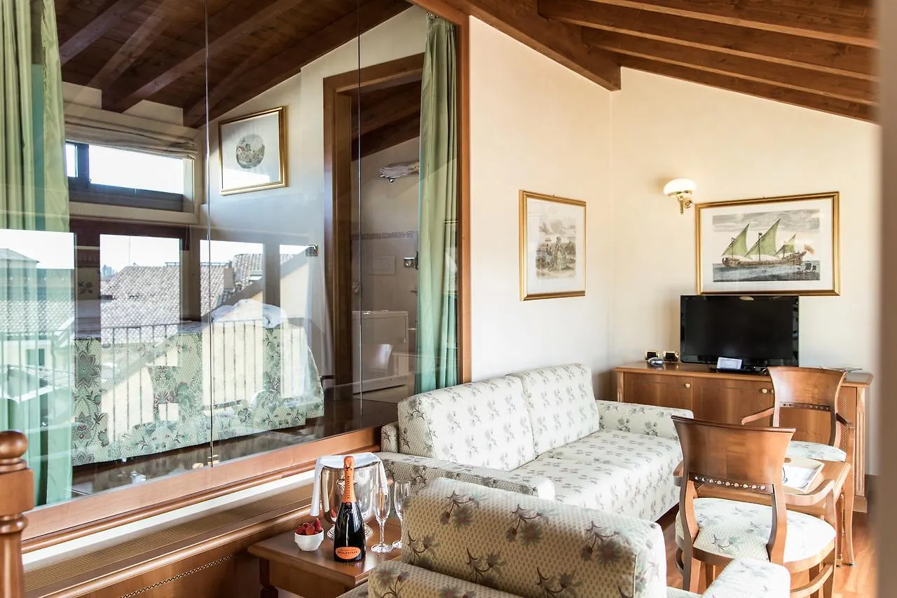 Phi Hotel Dei Medaglioni Correggio