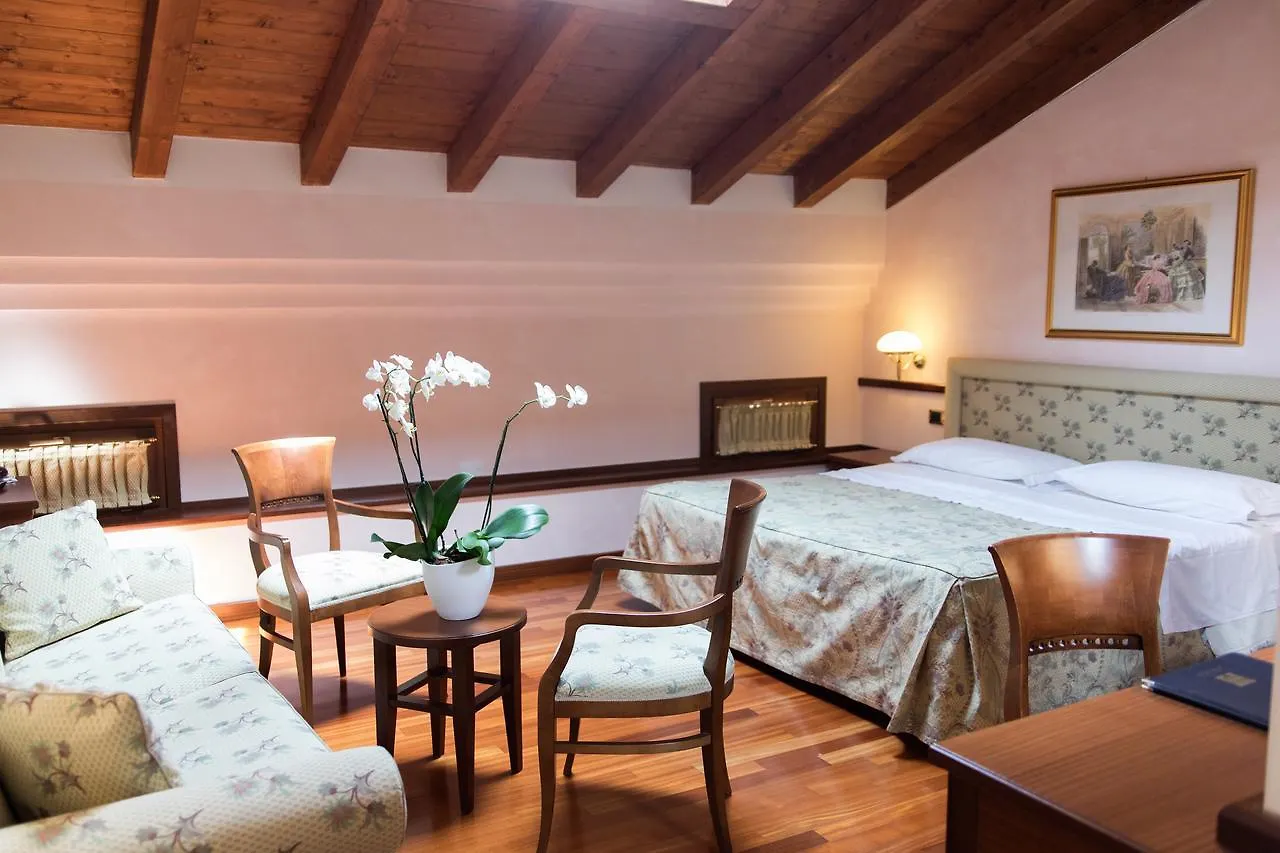 Phi Hotel Dei Medaglioni Correggio