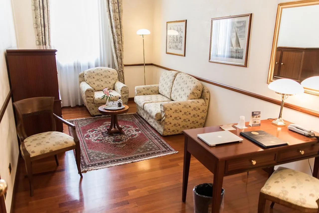 Phi Hotel Dei Medaglioni Correggio Italy