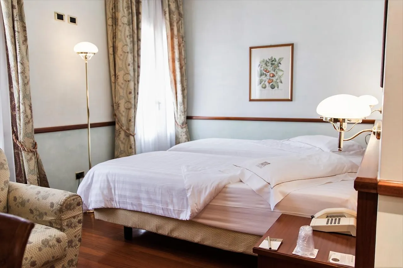 Phi Hotel Dei Medaglioni Correggio