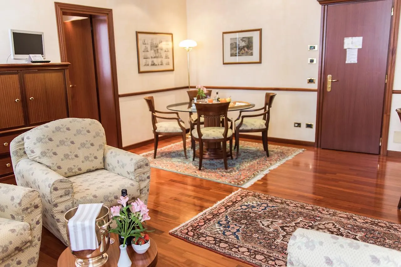 Phi Hotel Dei Medaglioni Correggio